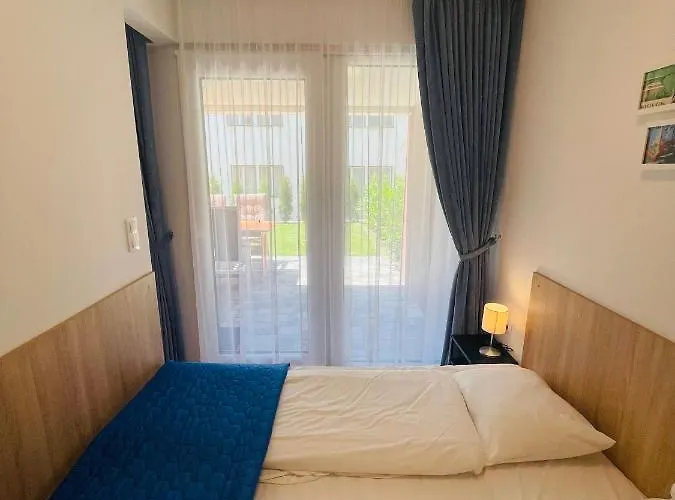 Ponton 04 - Pool, Garden